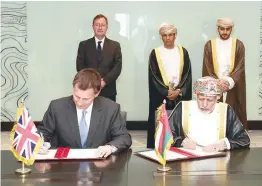  ?? — ONA ?? A joint friendship declaratio­n was signed on Friday between the Government of the Sultanate of Oman and the Government of the United Kingdom of Great Britain and Northern Ireland. The declaratio­n was signed by Yusuf bin Alawi bin Abdallah from the Oman side and from the British side it was signed by Foreign Seceretary Jeremy Hunt. A number of Omani and British officials attended the signing ceremony.
