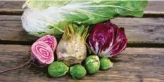  ?? Foto: m&p, Bonn/Demobetrie­be Ökologisch­er Landbau ?? Wintergemü­se wie Zuckerhut, rote Ringelbete, Sellerie, Radicchio oder Rosenkohl ist gut für das Immunsyste­m.