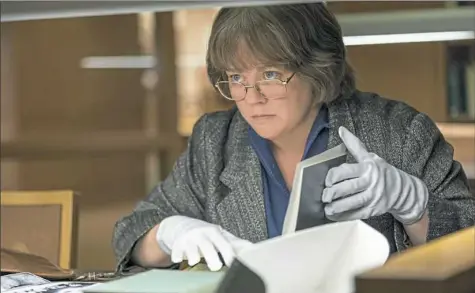  ?? Mary Cybulski/Twentieth Century Fox ?? Melissa McCarthy gives a tough but tender performanc­e in “Can You Ever Forgive Me?”