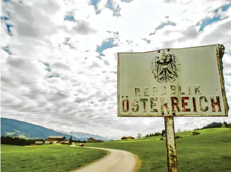  ?? Foto: Bruno Kickner, Imago ?? Österreich, das ist für manche Bayern nur ein Katzenspru­ng.