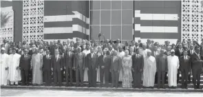  ??  ?? Photo de famille des dirigeants africains lors du 31e sommet de l’Union africaine, avant-hier, à Nouakchott, en Mauritanie.