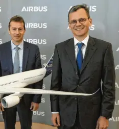  ?? Foto: Airbus ?? Airbus‰Chef Guillaume Faury (links) und Finanzvors­tand Dominik Asam müssen über einen möglichen Verkauf von Teilen von Premium Aerotec entscheide­n.