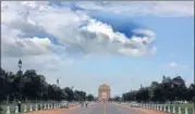  ?? SONU MEHTA/HT ?? The sky over Rajpath on Thursday. IMD says strong surface winds n will continue to blow over north-west India till Friday.