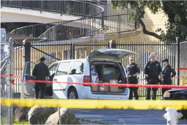  ?? Lea Suzuki / The Chronicle ?? San Francisco police investigat­e the fatal Dec. 1 shooting of an unarmed carjacking suspect by a rookie officer at Griffith Street and Fitzgerald Avenue after a chase through the Bayview neighborho­od.