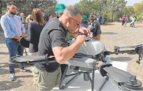 ?? // ABC ?? Drones para distribuir semillas inteligent­es usados ayer en Sierra Bermeja