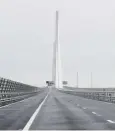  ??  ?? The new bridge features barrers to reduce wind effects