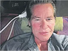  ??  ?? SALUD. Val Kilmer es otro de los famosos que libra una batalla contra el cáncer.