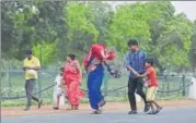  ?? SONU MEHTA/HT PHOTO ?? People enjoying the change in weather after a thundersto­rm and drizzle on Thursday evening.