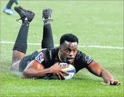  ?? Picture: BRIAN WITBOOI ?? IN THE BAG: Wandile Mjekevu scores for the Southern Kings in their Vodacom Super Rugby game against the Toyota Cheetahs at the Nelson Mandela Stadium