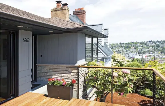  ??  ?? (TOP) SINCE THE VIEW OF SEATTLE WAS A HUGE SELLING POINT OF THE HOME, THE KROLL FAMILY NEEDED TO MAXIMIZE THE FEATURE. IAN AND HIS TEAM DESIGNED A FRONT DECK IDEAL FOR TAKING IN THE VIEW, WHICH CAN BE ACCESSED FROM THE MAIN LIVING AREA VIA A LARGE GLASS ACCORDION-STYLE DOOR.