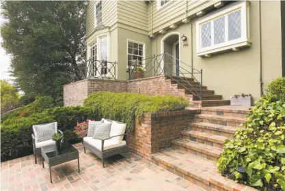  ?? Liz Rusby / Grubb Co. ?? A brick patio is in front of the Crocker Highlands home.