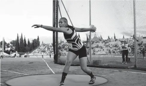  ?? FOTO: CORTESÍA ?? > Wendy Quiñónez, atleta de Los Mochis, brilló en la prueba de lanzamient­o de disco.