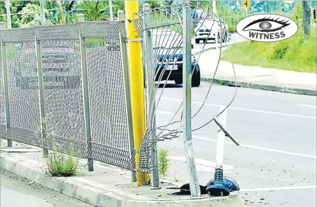  ?? Picture: JONA KONATACI ?? This road sign and railings along Kings Rd near Koronivia, Nausori need to be fixed.