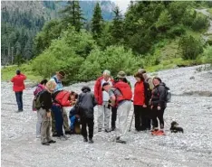  ??  ?? Im Nationalpa­rk gibt es kein Wegegebot, ein Wandern auf den Schuttflur­en des Wim bachtals ist damit erlaubt.