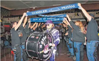  ?? FOTO: CLAUDIA STECKELER ?? Die Duddlermus­igg Tuttlingen machte mit mehreren Auftritten gute Stimmung beim Ball.