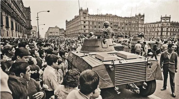  ??  ?? Un informe previo a los hechos en Tlatelolco defi nían, según el gobierno estadunide­nse, al movimiento estudianti­l como una rebelión sin importanci­a.