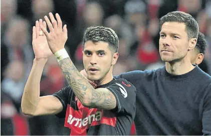  ?? AFP ?? El campeón mundial y el DT. Exequiel Palacios es dirigido en Bayer Leverkusen por el español Xabi Alonso.