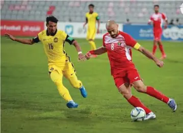  ?? ?? Malaysia’s Rizal Ghazali (left) and Jordan’s Odai Al-Saify in action in an internatio­nal friendly in Amman on Wednesday.