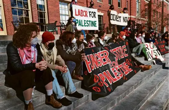  ?? DAVID L. RYAN/GLOBE STAFF ?? At Brown University, some students are enacting a “hunger strike for Palestine.” A recent rally supported the strikers.