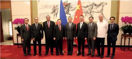  ?? FOTO COURTESY OF THE DEPARTMENT OF FINANCE ?? PHILIPPINE DELEGATION. A Philippine delegation to China was led by Finance Secretary Carlos Dominguez III (fourth from left) last week. They paid a visit to Chinese State Councilor and Foreign Affairs Minister Wang Yi (center). He was joined by (from left) Socioecono­mic Planning Secretary Ernesto Pernia, Budget Secretary Benjamin Diokno, Transporta­tion Secretary Arthur Tugade, Foreign Affairs Secretary Alan Peter Cayetano, Public Works and Highways Secretary Mark Villar, Philippine Ambassador to China Jose Santiago Sta. Romana and Bases Conversion Developmen­t Authority chief executive officer Vivencio Dizon.