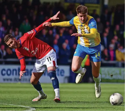  ?? Frankie O’Keeffe/PAUK ?? 6 Midfielder Brett McGavin shakes off a challenge in the 1-0 win against Hampton