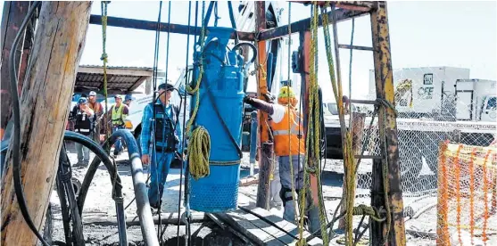  ?? ?? Protección Civil reconoció que puede ser necesario apuntalar las paredes del pozo para evitar incidentes.