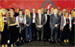  ?? Jaime Galindo Jaime Galindo ?? Foto de familia de representa­ntes socialista­s con el ministro Hereu.