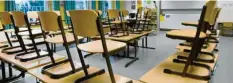  ?? Symbolfoto: Caroline Seidel/dpa ?? Mehrere Klassen einer Schule im südlichen Landkreis Günzburg müssen wegen eines Corona-Falls in Quarantäne.