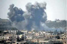  ?? MOHAMAD ABAZEED/GETTY IMAGES ?? Smoke billows in the distance following reported airstrikes on the southern Syrian city of Daraa on Thursday. A new round of peace talks brokered by the UN began on Thursday.