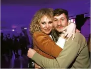  ??  ?? Dall’alto, Juno Temple e Justin Timberlake (36 anni), sul set de La ruota delle meraviglie. Sotto, in una scena dell’attesa serie antologica Electric Dreams di Philip K. Dick, che verrà rilasciata da Amazon il 12 gennaio. Sotto, a Los Angeles, con il...