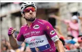  ??  ?? Heimsieg: Elia Viviani sicherte sich seinen bereits dritten Etappensie­g beim heurigen Giro d’Italia, den vierten insgesamt