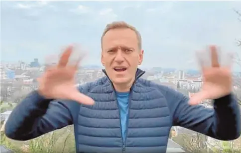 ?? REUTERS ?? Alexéi Navalni dirige un mensaje desde Alemania, difundido por una red social