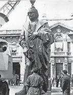  ?? AP FILE PHOTO ?? The Christophe­r Columbus statue is shown in Italy being readied for a trip aboard the Italian liner Cristoforo Colombo for shipment to the United States in 1955.