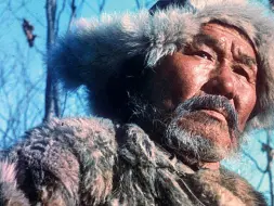  ??  ?? Poeta «Derzu Uzala», cacciatore mongolo che sa tutto della sua terra