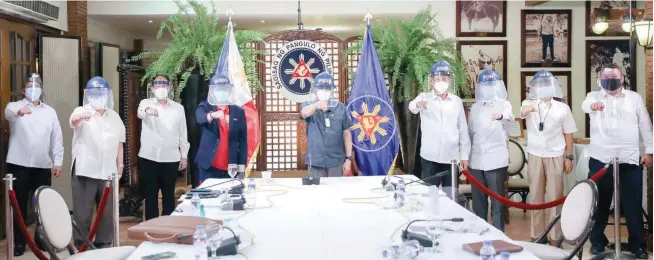  ??  ?? FISTS OF FURY – President Rodrigo Roa Duterte, center, strikes his signature pose with members of the Inter-Agency Task Force on the Emerging Infectious Diseases (IATF-EID) following a meeting at the Malago Clubhouse in Malacañang late Monday. (Ace Morandante/Presidenti­al Photo)