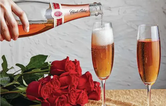  ?? Tom McCorkle / For the Washington Post ?? A dozen roses and a sparkling rosé will help set the mood on Valentine’s Day.