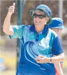  ??  ?? THAT’LL DO: Ocean Grove’s Marianne Rogan gives the thumbs up to her teammates in their five-shot win against Queensclif­f.