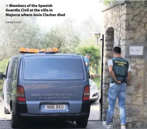  ?? Solarpix.com ?? > Members of the Spanish Guardia Civil at the villa in Majorca where Josie Clacher died