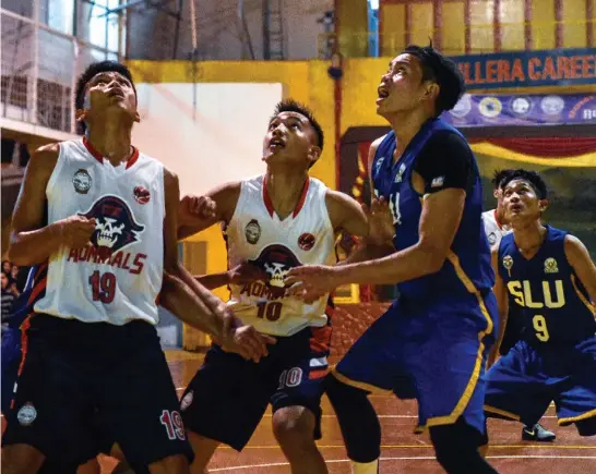  ?? Photo by Jean Nicole Cortes ?? ON THE HUNT. With a retooled line-up, both the Cordillera Career Developmen­t College Admirals and the Saint Louis University Navigators are hoping to turn things around when the 31st season of the BBEAL opens this month.