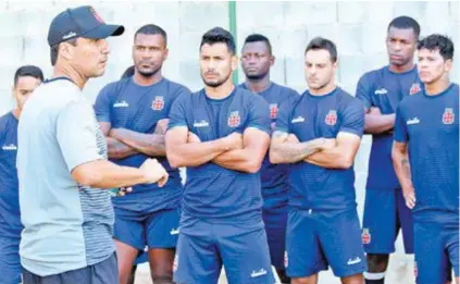  ?? CARLOS GREGÓRIO JR/VASCO ?? Zé Ricardo conversa com os jogadores: equipe sob pressão após derrotas na Copa do Brasil e no Brasileiro