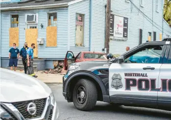  ?? APRIL GAMIZ/THE MORNING CALL ?? First responders are at the scene of a crash at N. Seventh and Cedar streets in Allentown after a high-speed police chase that started in Whitehall Township in May 2021.