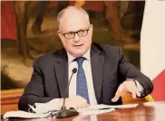  ??  ?? Roberto Gualtieri. «Misure d'impatto per le Pmi, spina dorsale dell’economia», così ieri il ministro dell'Economia ha commentato la firma dei due decreti attuativi delle norme sugli incentivi patrimonia­li per le piccole e medie imprese
ANSA