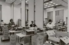  ?? Houston Food Bank ?? Volunteers work to help distribute food to those in need at the Houston Food Bank.