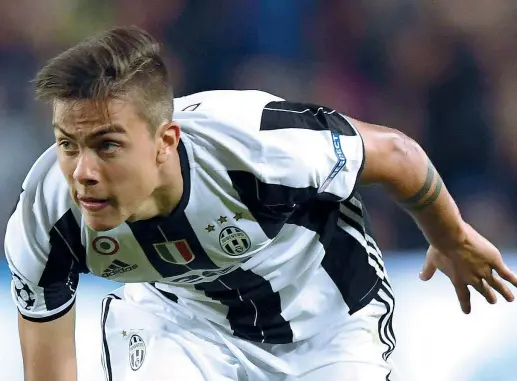  ??  ?? Talento Paulo Dybala, 23 anni, al suo secondo anno con la maglia della Juventus. In questa stagione ha segnato 17 gol: 9 in serie A, 4 in Champions, 4 in Coppa Italia (Reuters)