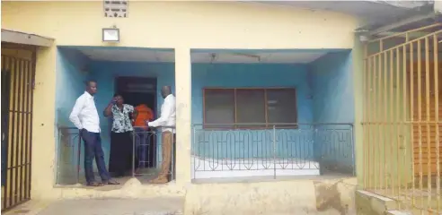  ??  ?? Sympathise­rs in front of late Lukmon Oluwu’s apartment at No. 56 Shonola Street in Ogba, Lagos