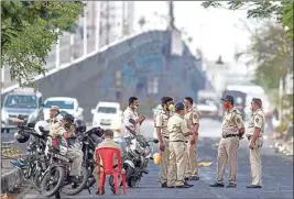  ?? PIC/PTI ?? Police personnel stop migrants on their way back to reach native places on Eastern Express Highway, during the nationwide lockdown as a preventive measure against the Coronaviru­s pandemic in Mumbai