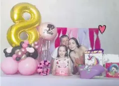  ??  ?? > Superconse­ntida pasó su día la cumpleañer­a.