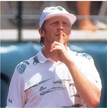  ?? FOTO: IMAGO ?? Der Finger an den Lippen: Boris Becker legte Zeit seiner Karriere besonderen Wert darauf, dass das Publikum zu Beginn eines Ballwechse­ls absolute Ruhe an den Tag legte So auch hier während der Olympische­n Spiele 1992.