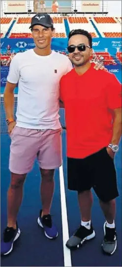  ??  ?? DESPACITO. Rafa Nadal posa en Acapulco con el músico Luis Fonsi.