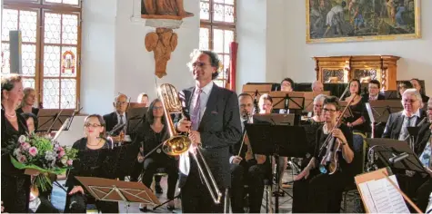  ?? Foto: tisch ?? Soloposaun­ist Harald Bschorr setzte beim Konzert im Zedernsaal besondere Glanzpunkt­e. Das Publikum war begeistert und erklatscht­e sich eine Zugabe.